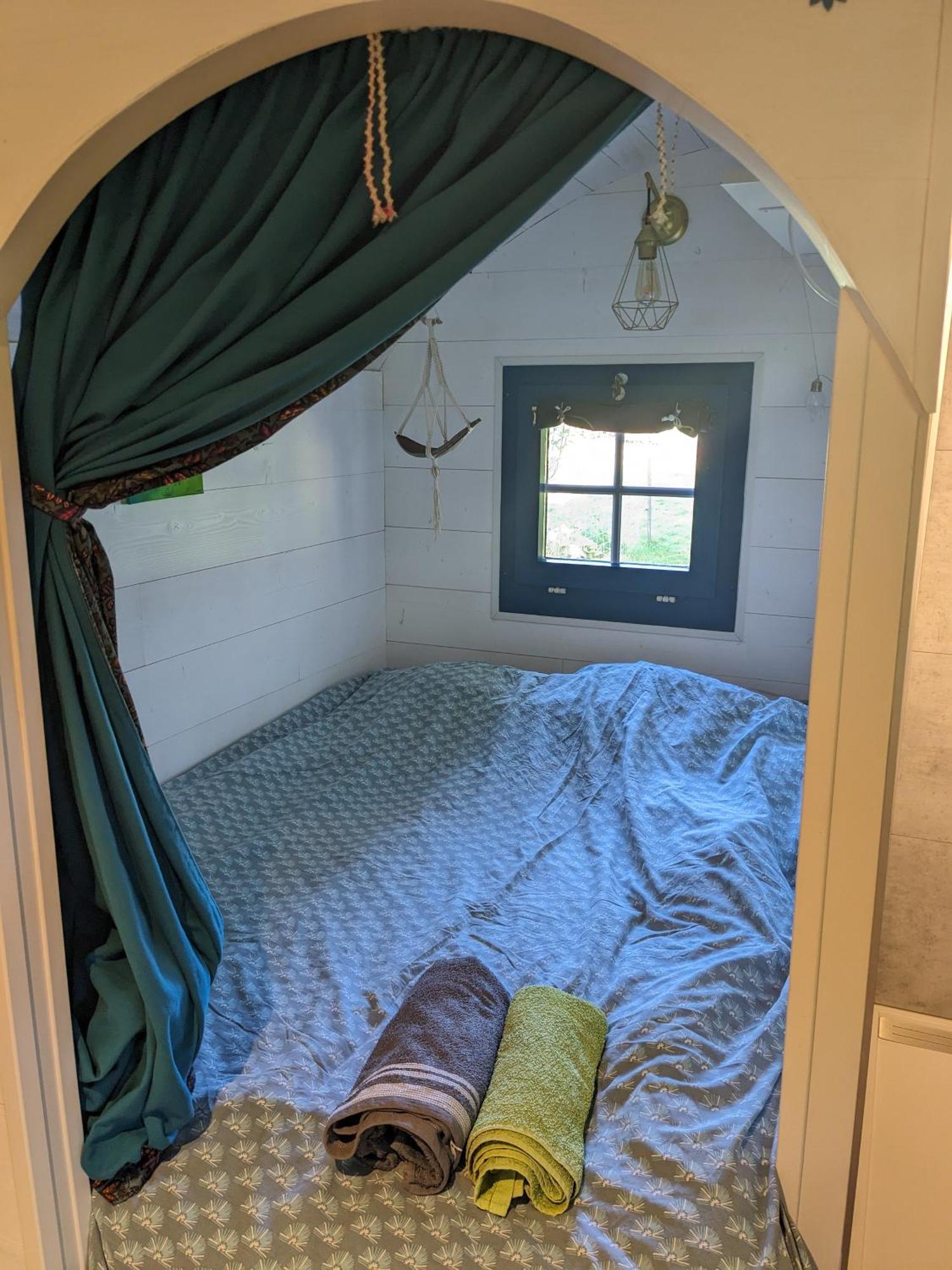 La Roulotte Tiny House Du Mond'Ideal Leval  Exteriér fotografie