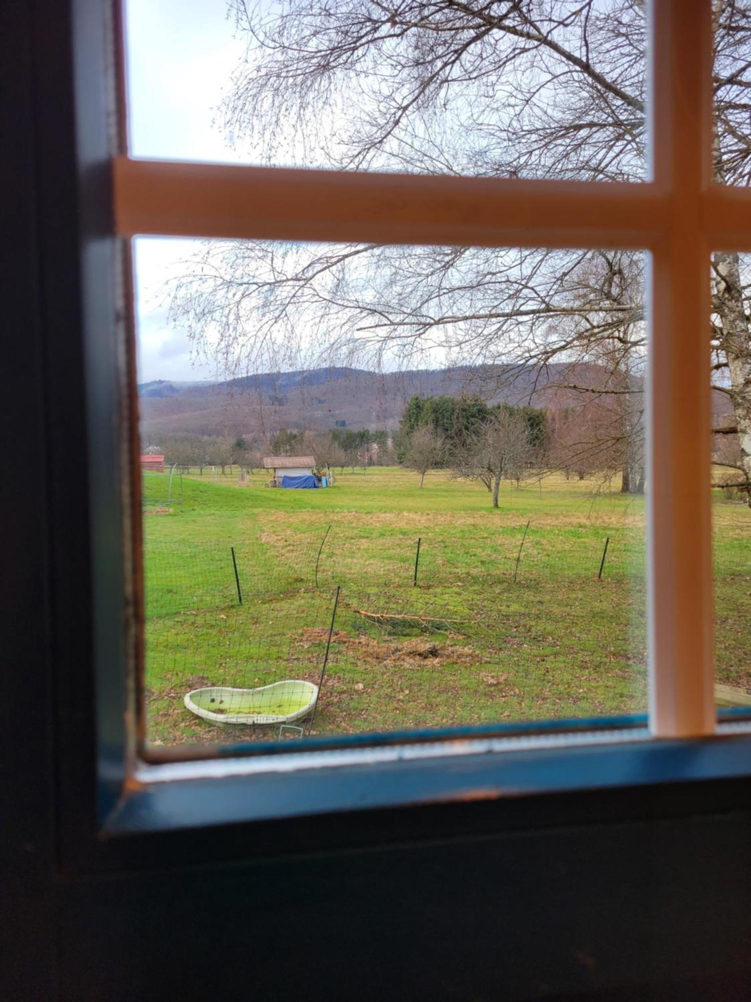La Roulotte Tiny House Du Mond'Ideal Leval  Pokoj fotografie