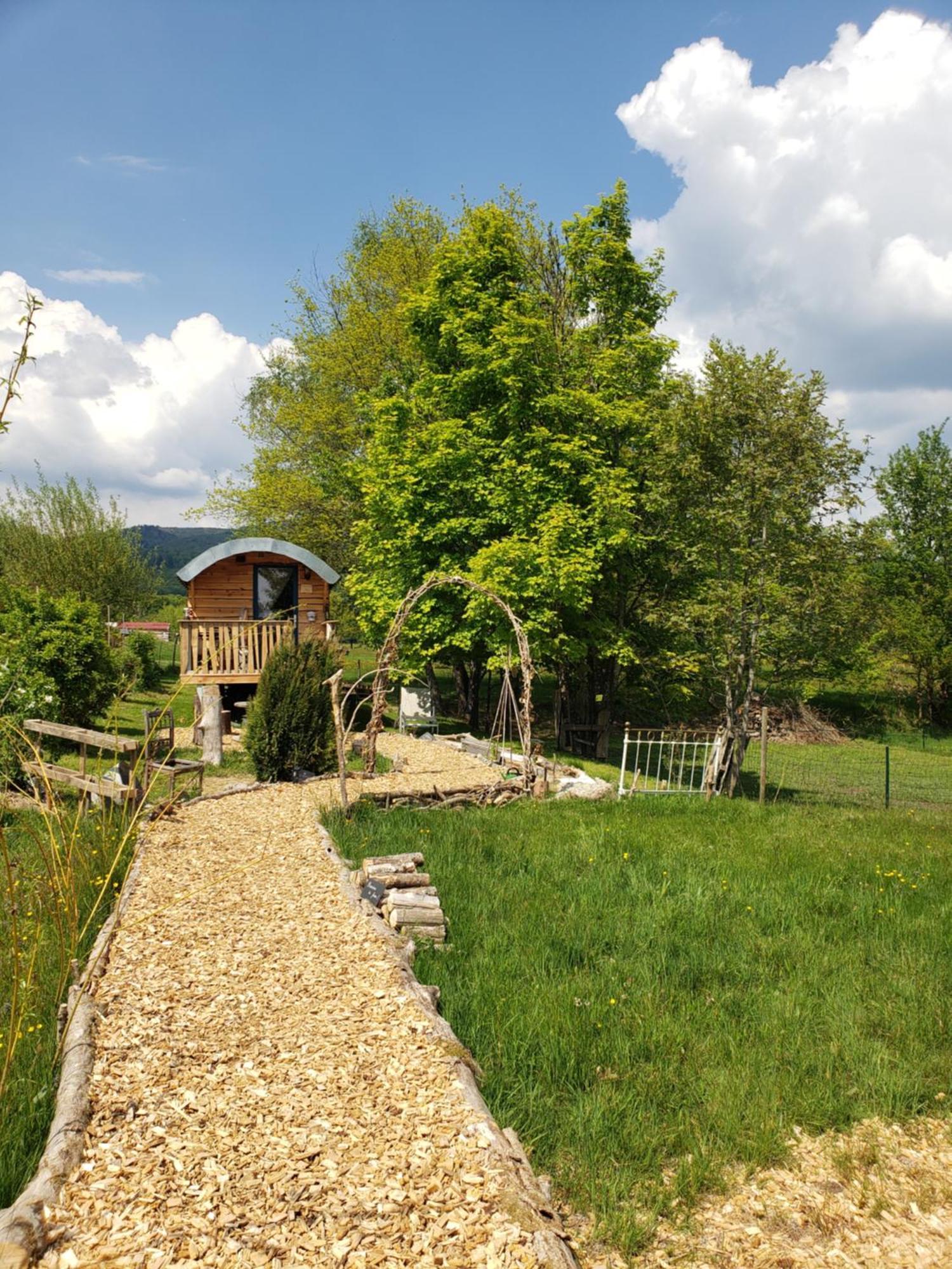 La Roulotte Tiny House Du Mond'Ideal Leval  Exteriér fotografie