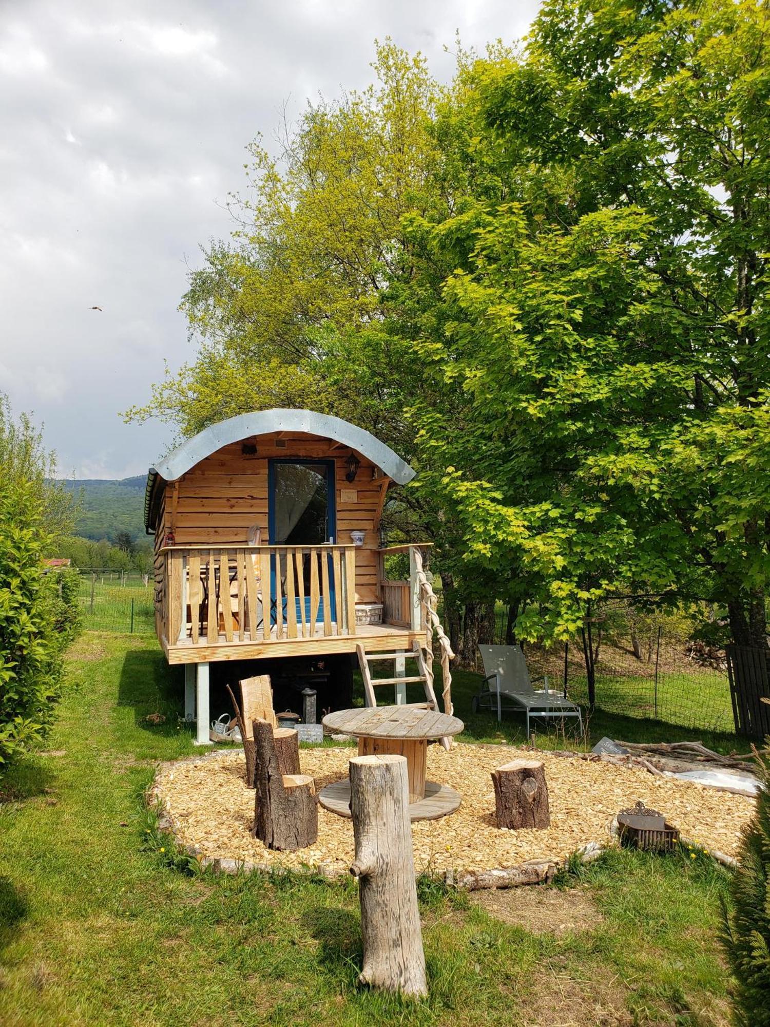 La Roulotte Tiny House Du Mond'Ideal Leval  Exteriér fotografie
